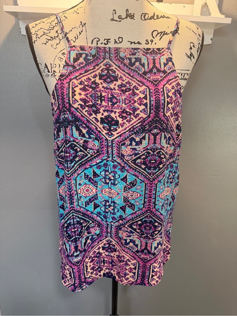 EVERLY BLUE & PURPLE HEXAGON PRINT TANK TOP SZ S